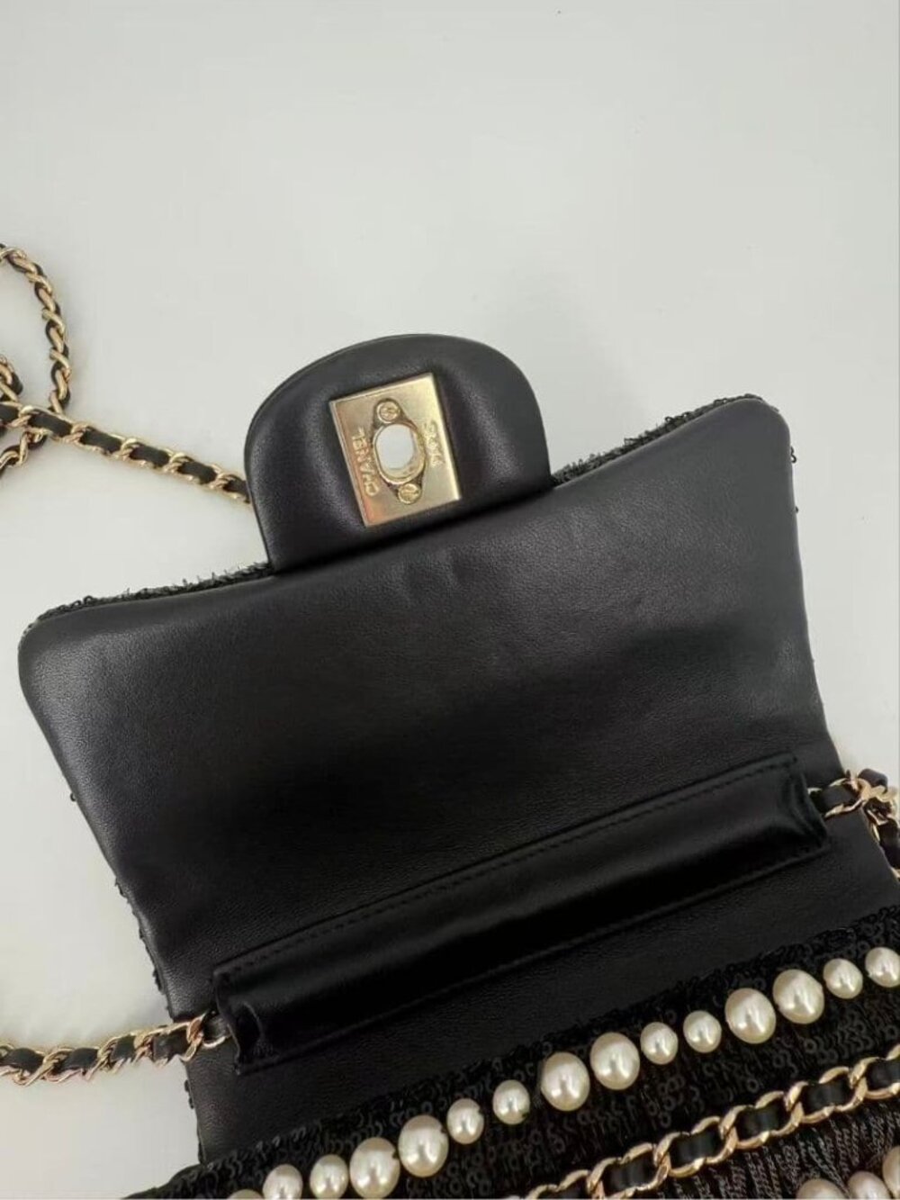 Chanel Pearl Mini Quilted - Picture 8 of 12